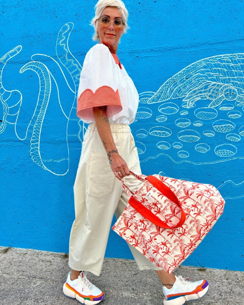 Balloon trousers: Πώς να ισορροπήσεις τον όγκο στο καλοκαιρινό look