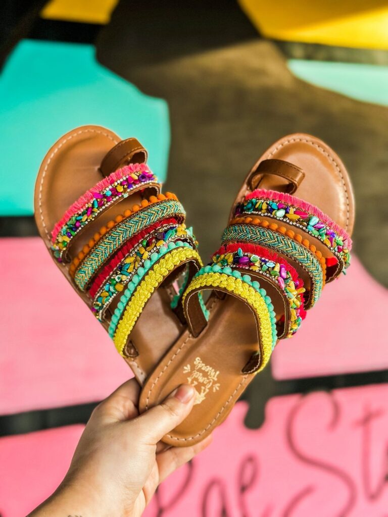 Beaded sandals: 5 κομψοί τρόποι να τα φορέσεις