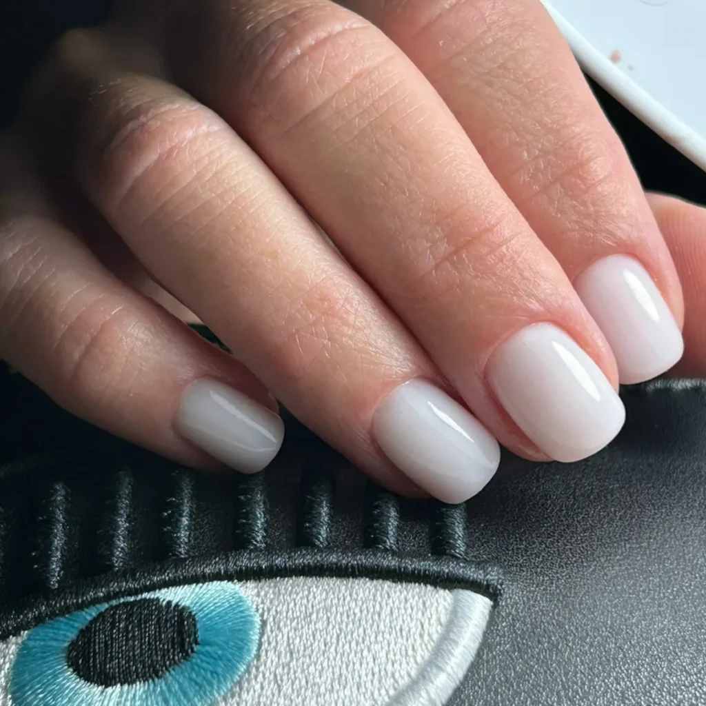 Cloud white, milky white ή soap nails; Πώς θα ζητήσεις το σωστό μανικιούρ