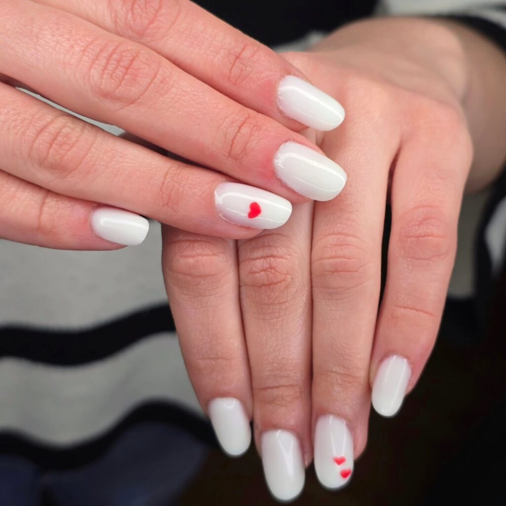 Cloud white, milky white ή soap nails; Πώς θα ζητήσεις το σωστό μανικιούρ