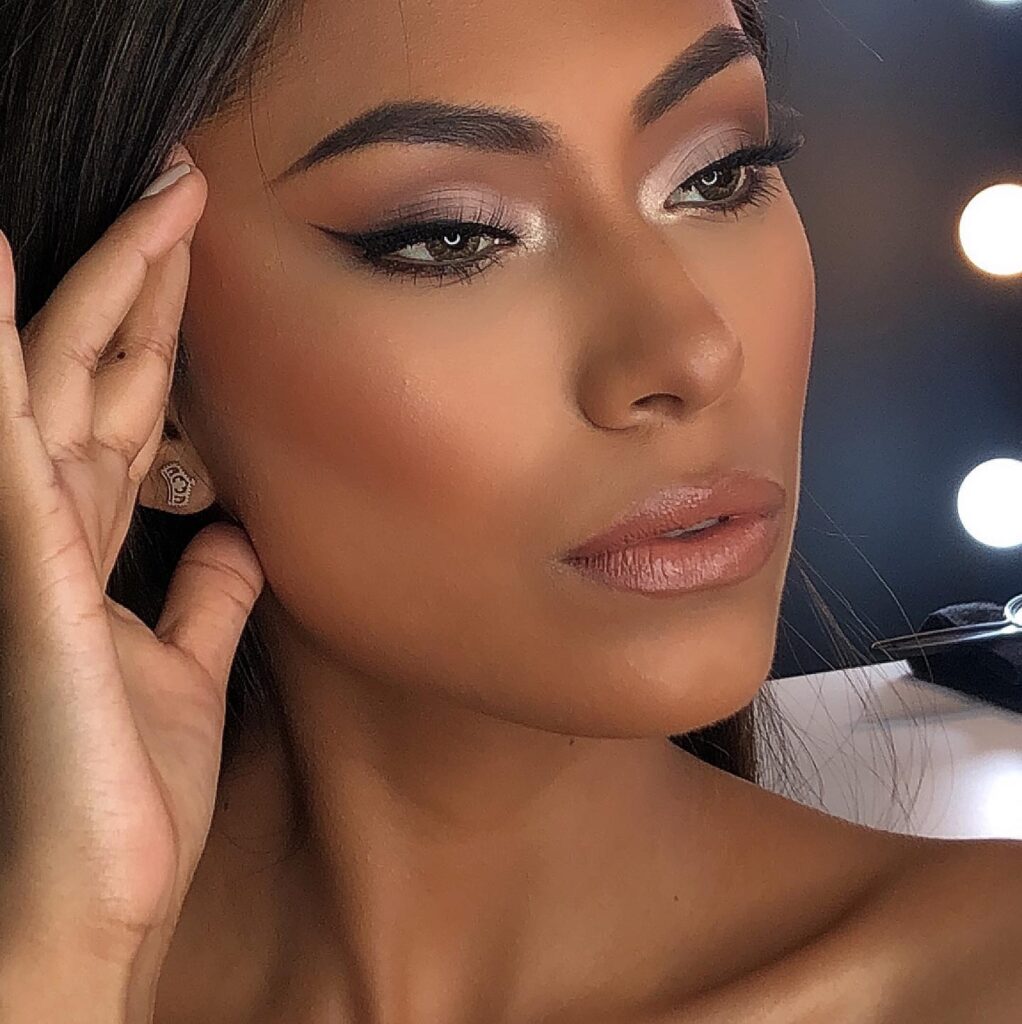 Nude blush για μεσογειακές επιδερμίδες: Πώς να βρεις την απόχρωση που δεν γκριζάρει