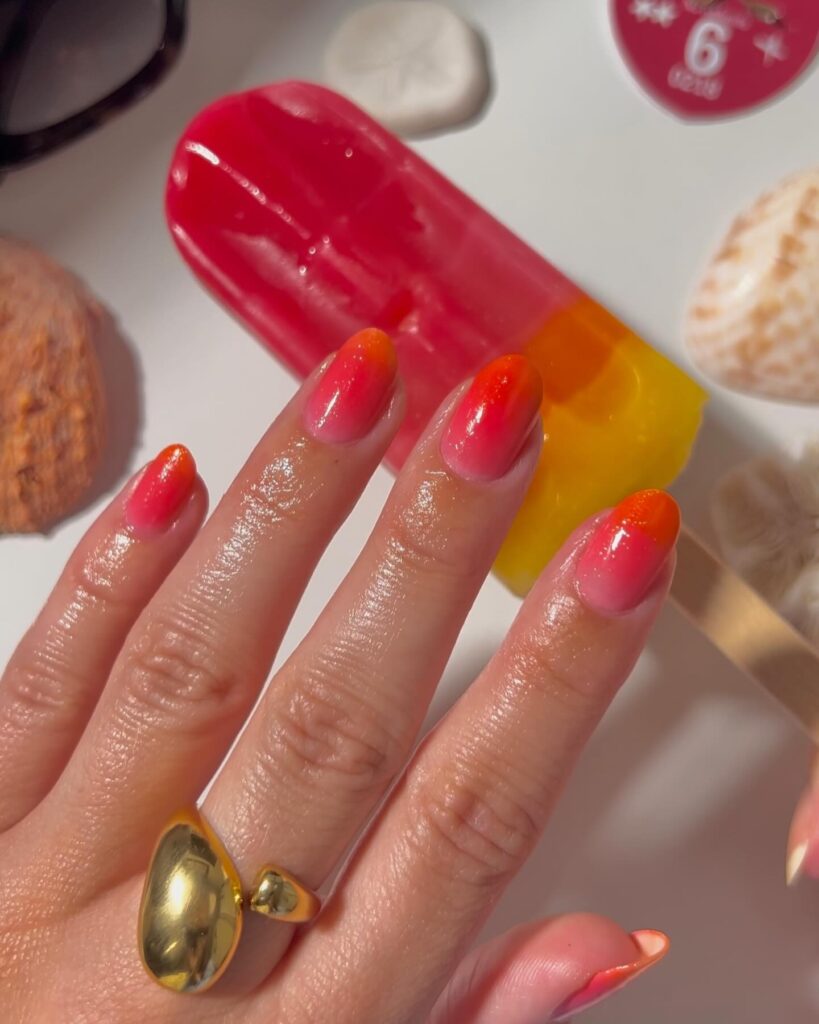 Popsicle nails: Πώς να πετύχεις το ζουμερό μανικιούρ που θυμίζει γρανίτα