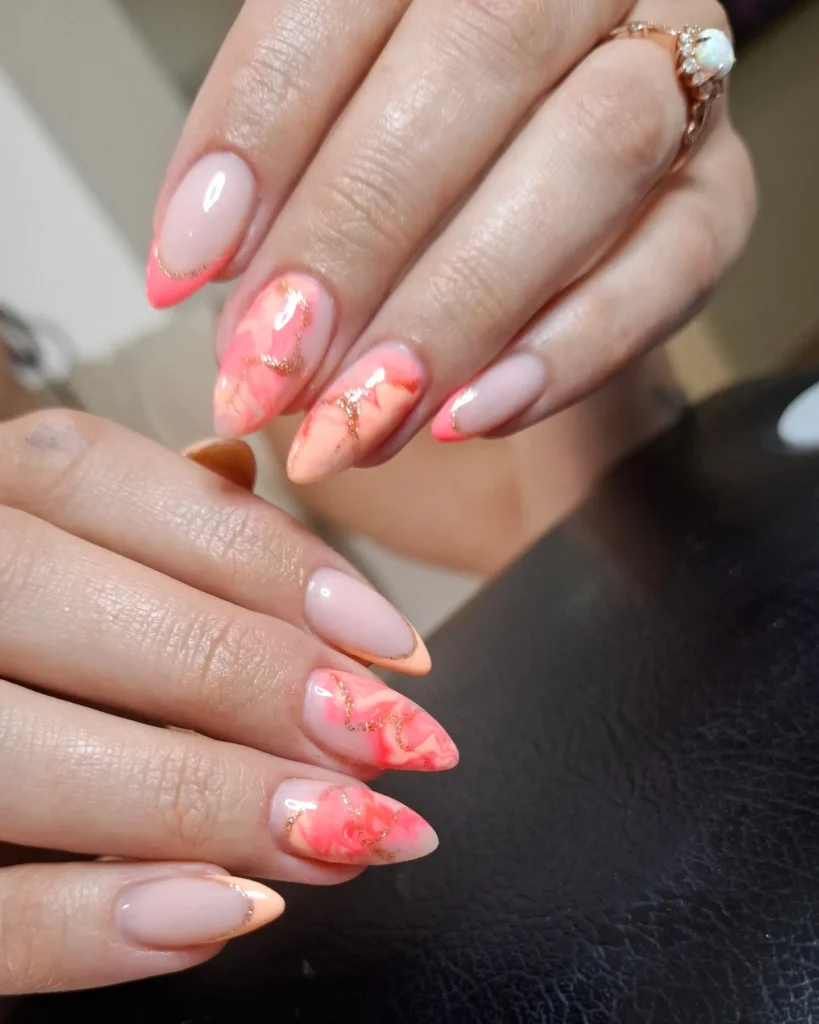 Popsicle nails: Πώς να πετύχεις το ζουμερό μανικιούρ που θυμίζει γρανίτα