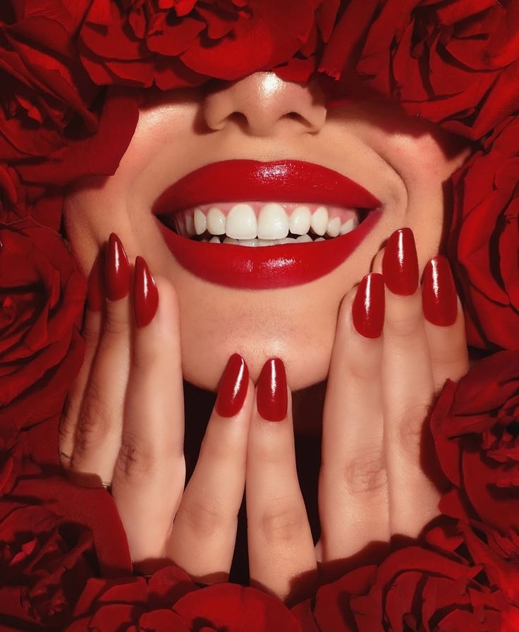 Shellac lips και διάρκεια: Τι μένει πραγματικά όταν φύγει η γυαλάδα