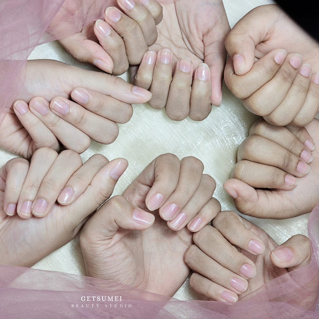 Buff nails: Το γυαλισμένο μανικιούρ των ’90s χωρίς ούτε μία στρώση χρώματος