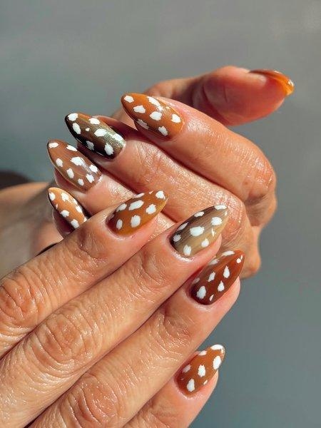 Deer print nails: 13 απαλά σχέδια για το πρώτο φθινοπωρινό μανικιούρ