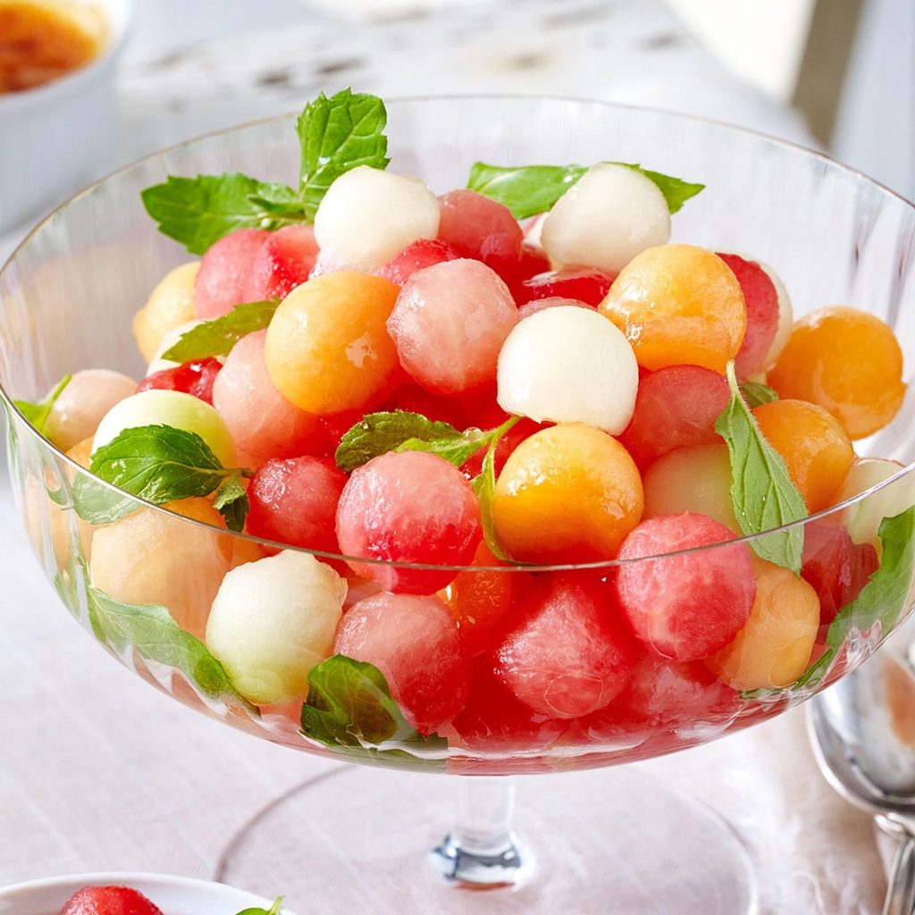 Dot fruit salad: Πώς θα φτιάξεις το πολύχρωμο μπολ χωρίς να λιώσουν τα φρούτα