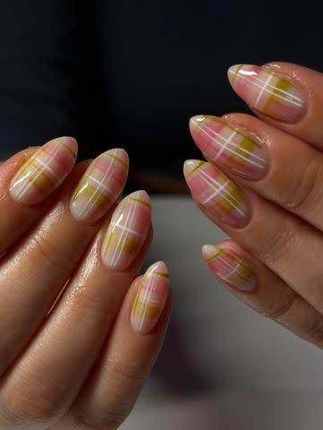 Plaid accent nails: Πώς να φορέσεις το καρό χωρίς να «βαρύνεις» το μανικιούρ