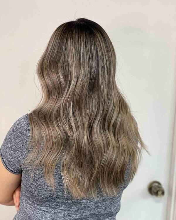 Mushroom blonde: 8 κομψές εκδοχές του ψυχρού ξανθού και τι να ζητήσεις στο κομμωτήριο