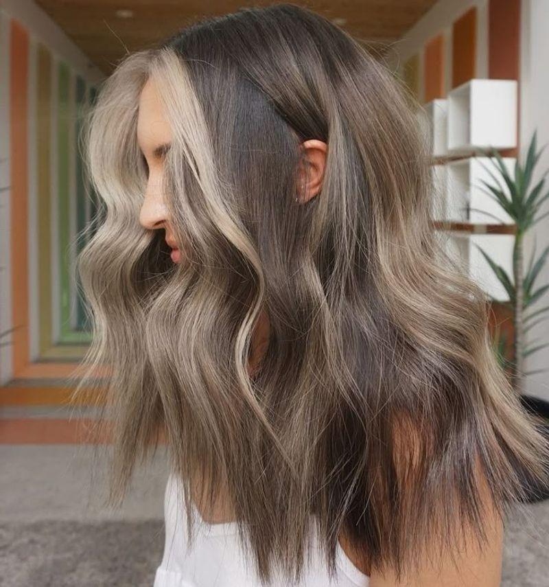 Mushroom blonde: 8 κομψές εκδοχές του ψυχρού ξανθού και τι να ζητήσεις στο κομμωτήριο