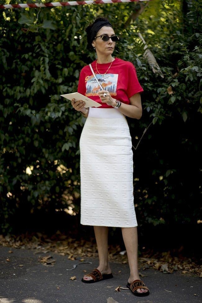 Graphic T-shirt τον Αύγουστο: 5 δροσερά σύνολα χωρίς τζιν