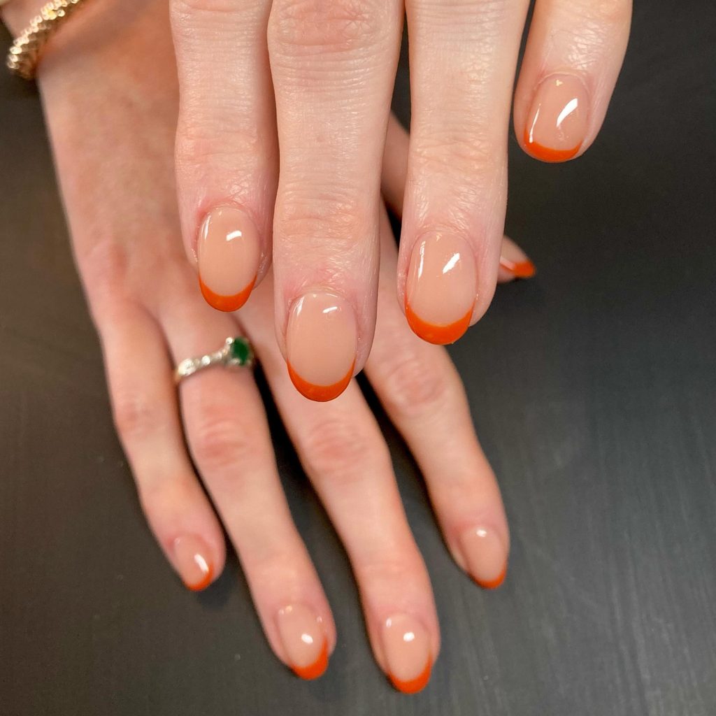Toffee apple nails: 15 σχέδια όπου η καραμέλα συναντά το βαθύ κόκκινο