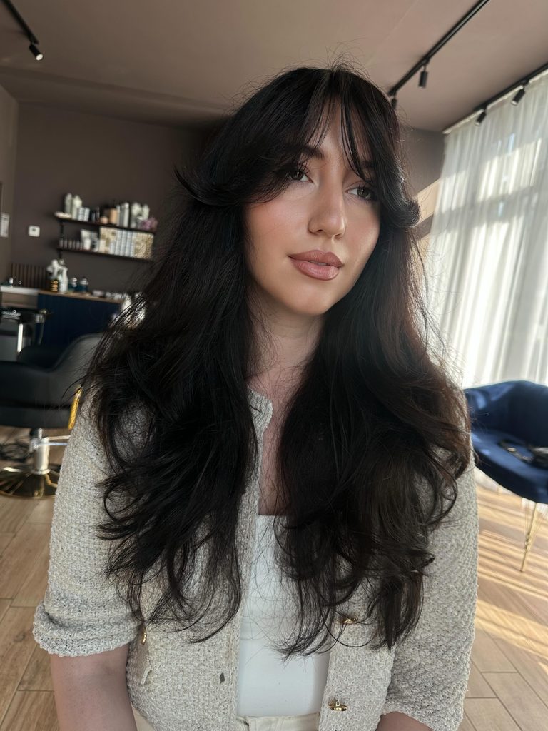 Butterfly bangs: 7 ιδέες για ανάλαφρη φράντζα και τι να ζητήσεις στο κομμωτήριο