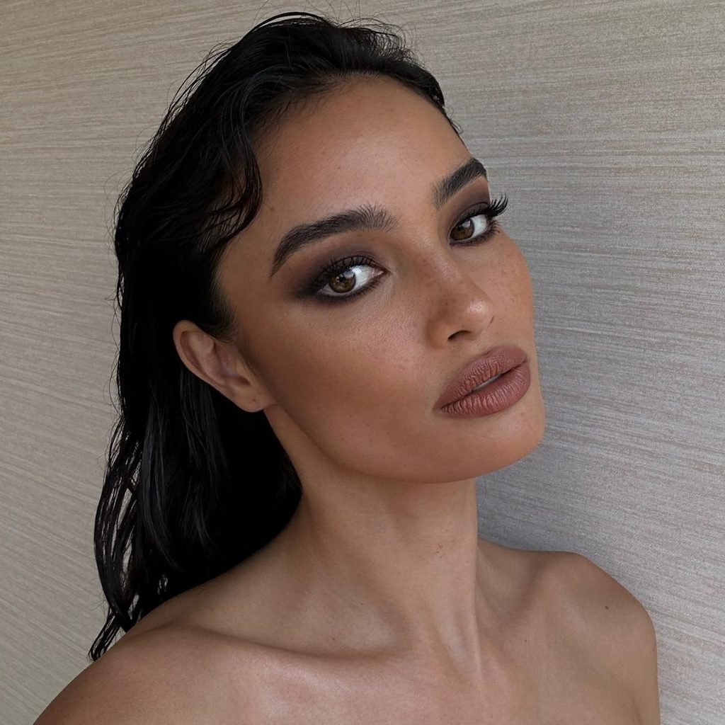 Suede eyeshadow πέρα από το καφέ: 9 ματ συνδυασμοί για το φθινόπωρο